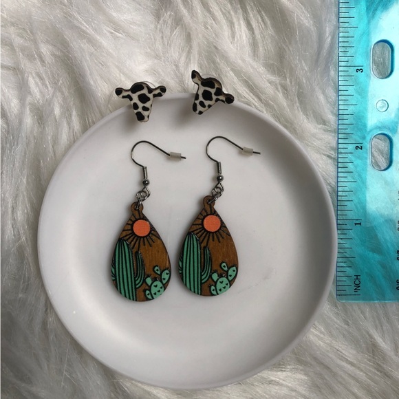 Drop cactus and cow stud earrings - Picture 5 of 5